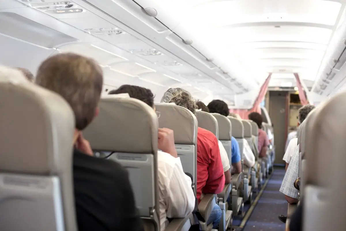 What Are The Pros And Cons Of Sitting At The Back Of A Plane? 